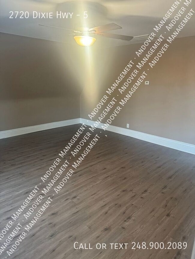 Building Photo - Silver Lake - 2 bed lake view apartment