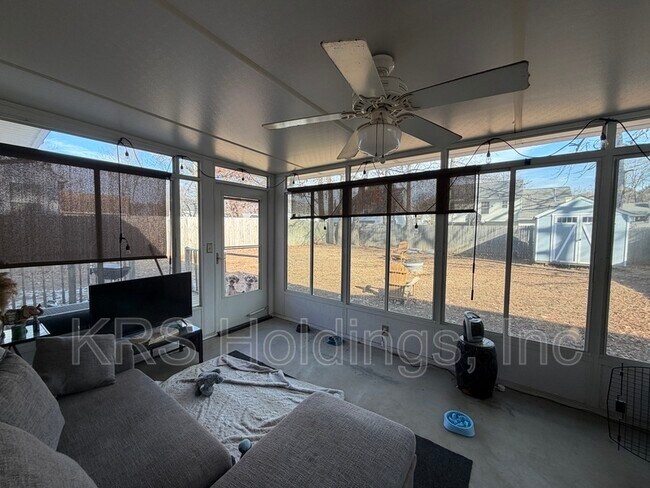 Foto del edificio - 709 Emerald Ct