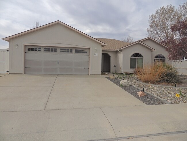 Building Photo - 2866 Fall Creek Dr