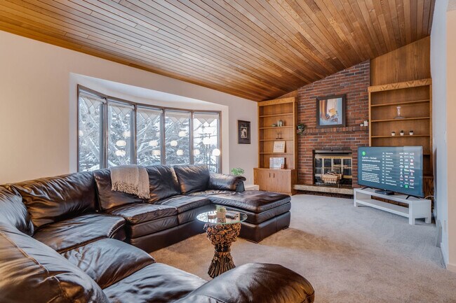 Building Photo - 4407 Whitemud Rd NW