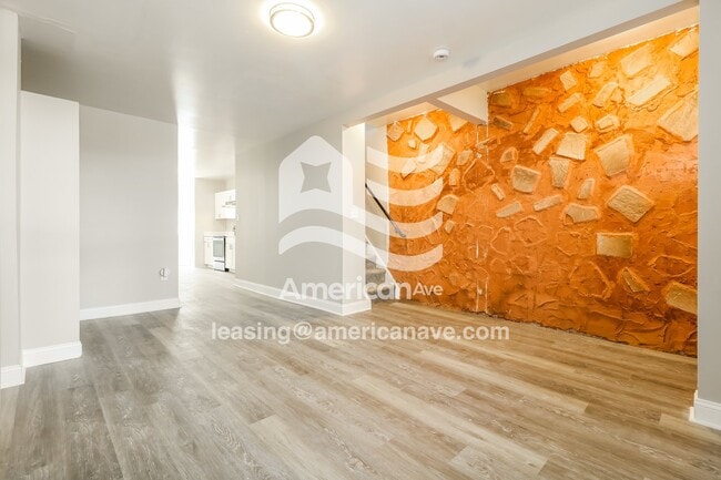 Building Photo - 552 N Wanamaker St