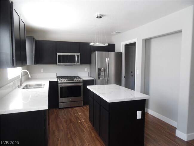 Foto del edificio - 8215 Mt Brodie Cir