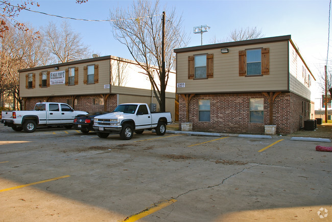 Building Photo - Eagle Point