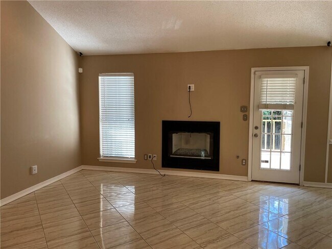 Building Photo - 7401 Lakeview Dr