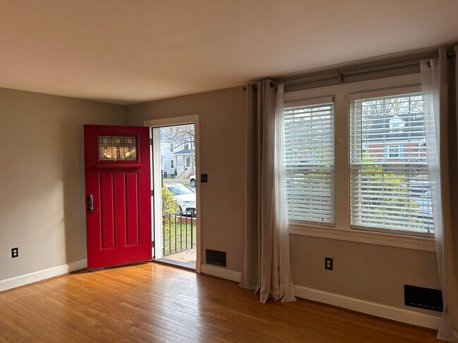 Building Photo - West End - Colonial Place
