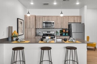 Building Photo - The Henley Apartments