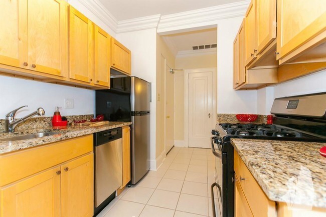 Building Photo - 401 W Fullerton Pkwy