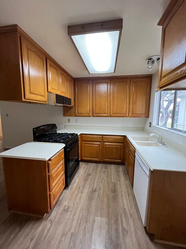 Kitchen - 500 E 244th St