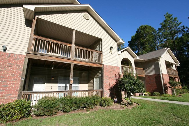 Building Photo - 123 Louise St