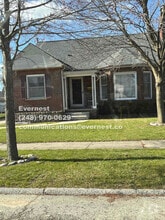 Building Photo - 1073 Champaign Rd