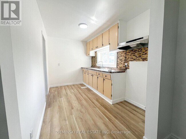 Photo du bâtiment - A - 310 NINTH AVENUE