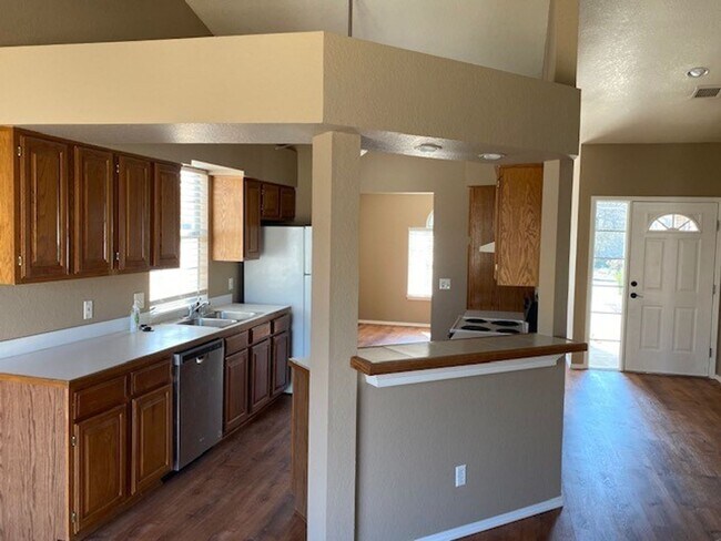Foto del edificio - Adorable 3 Bedroom Home Coming Soon!