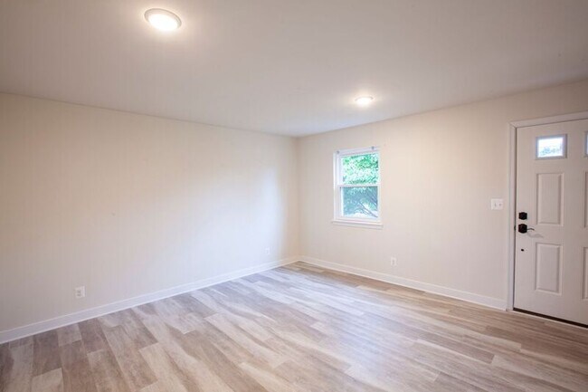 Building Photo - 1000 Monticello Rd