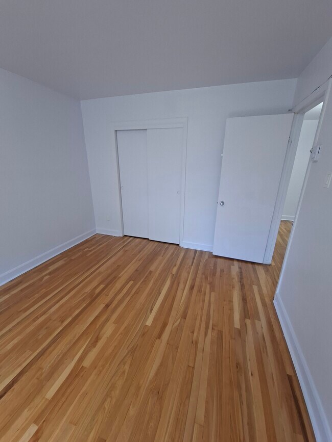 Building Photo - 5160 Rue Des Ormeaux
