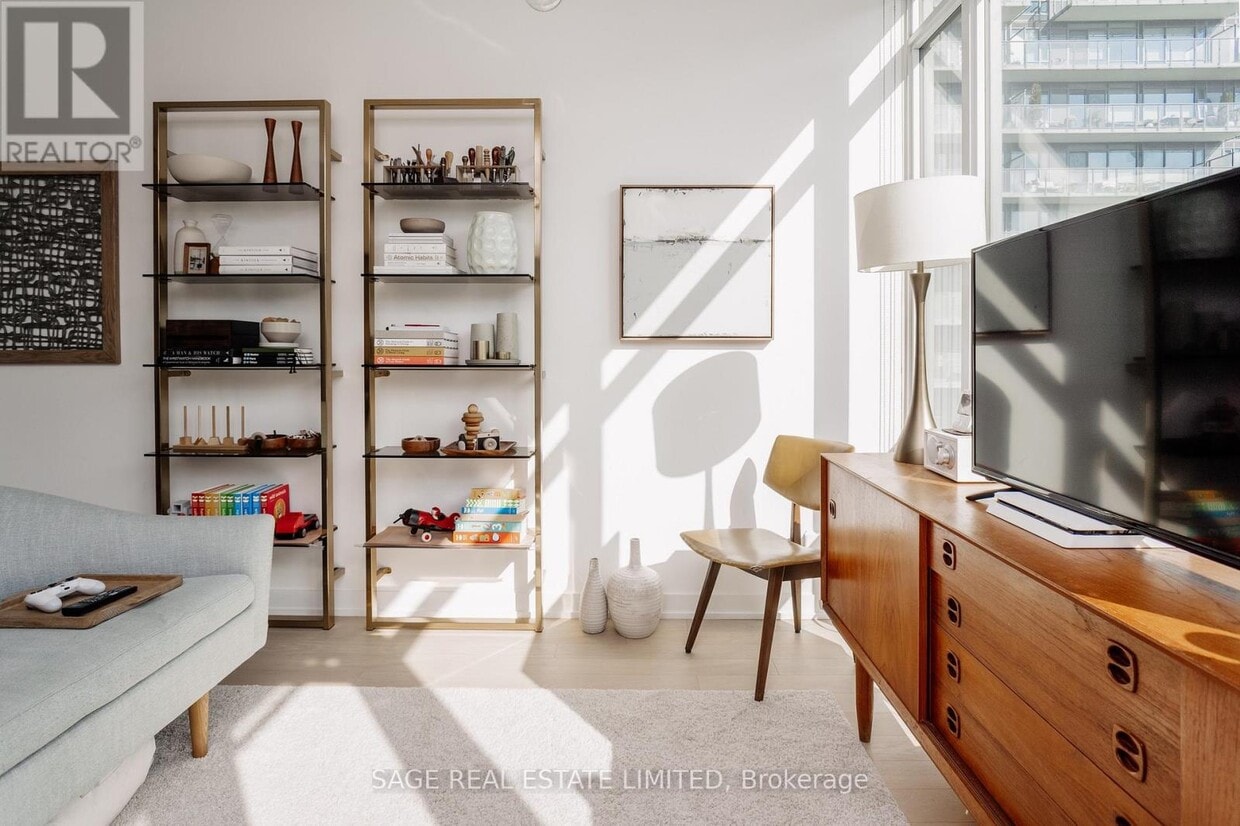 Primary Photo - 455 Front St E