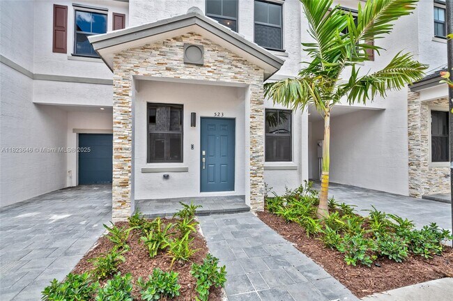 Foto del edificio - 523 SW 19th Ter