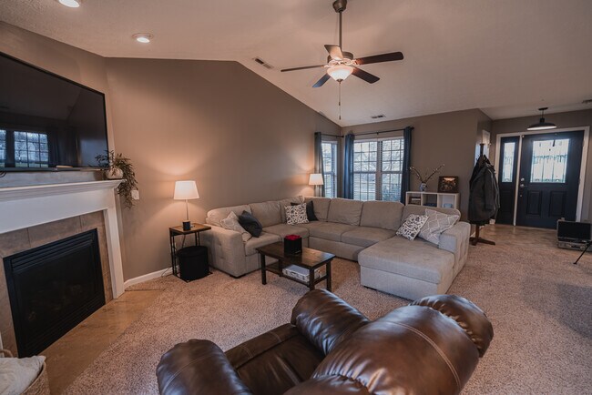 living room - 3218 Bunting Ln