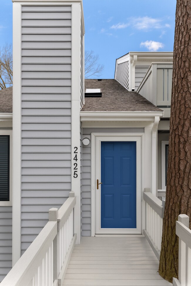 Building Photo - 2425 Loran Ct