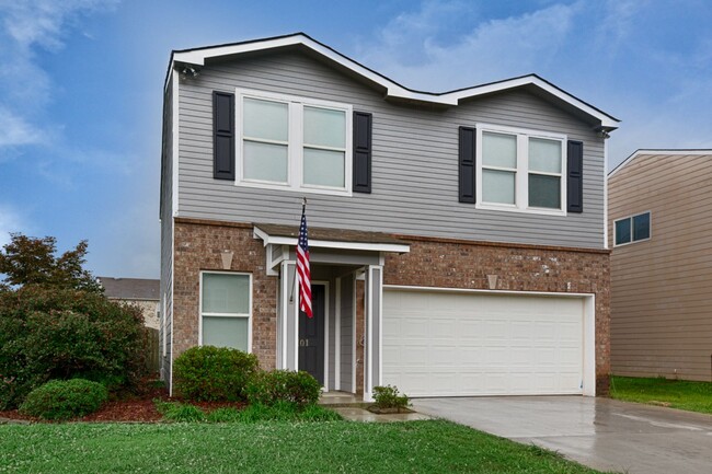 Building Photo - THREE BEDROOM/TWO BATH SPACIOUS HOME - OWE...