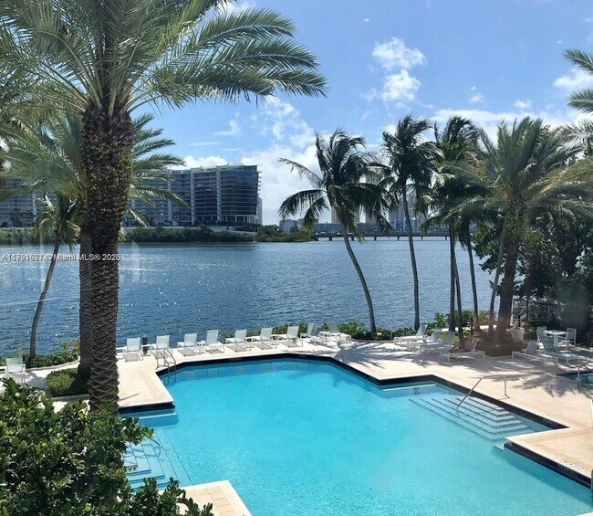 Foto del edificio - 3115 NE 184th St