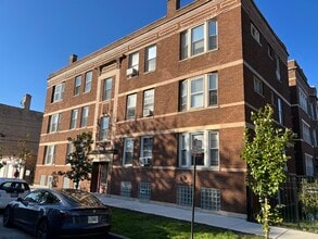 Building Photo - 4038 W Dickens Ave