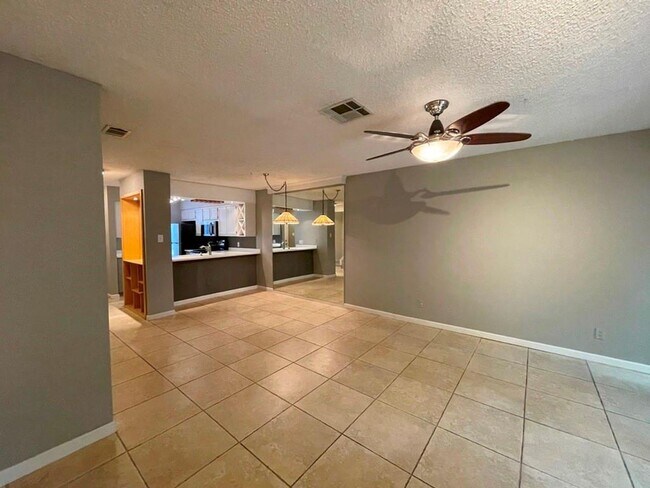 Building Photo - 2-bedroom 2 full bathroom condo in desirab...