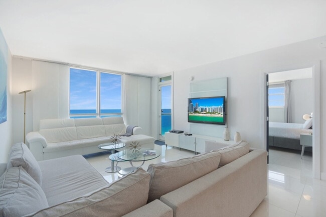 Building Photo - 3901 S Ocean Dr