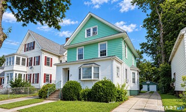 Building Photo - 21 Parmelee Ave