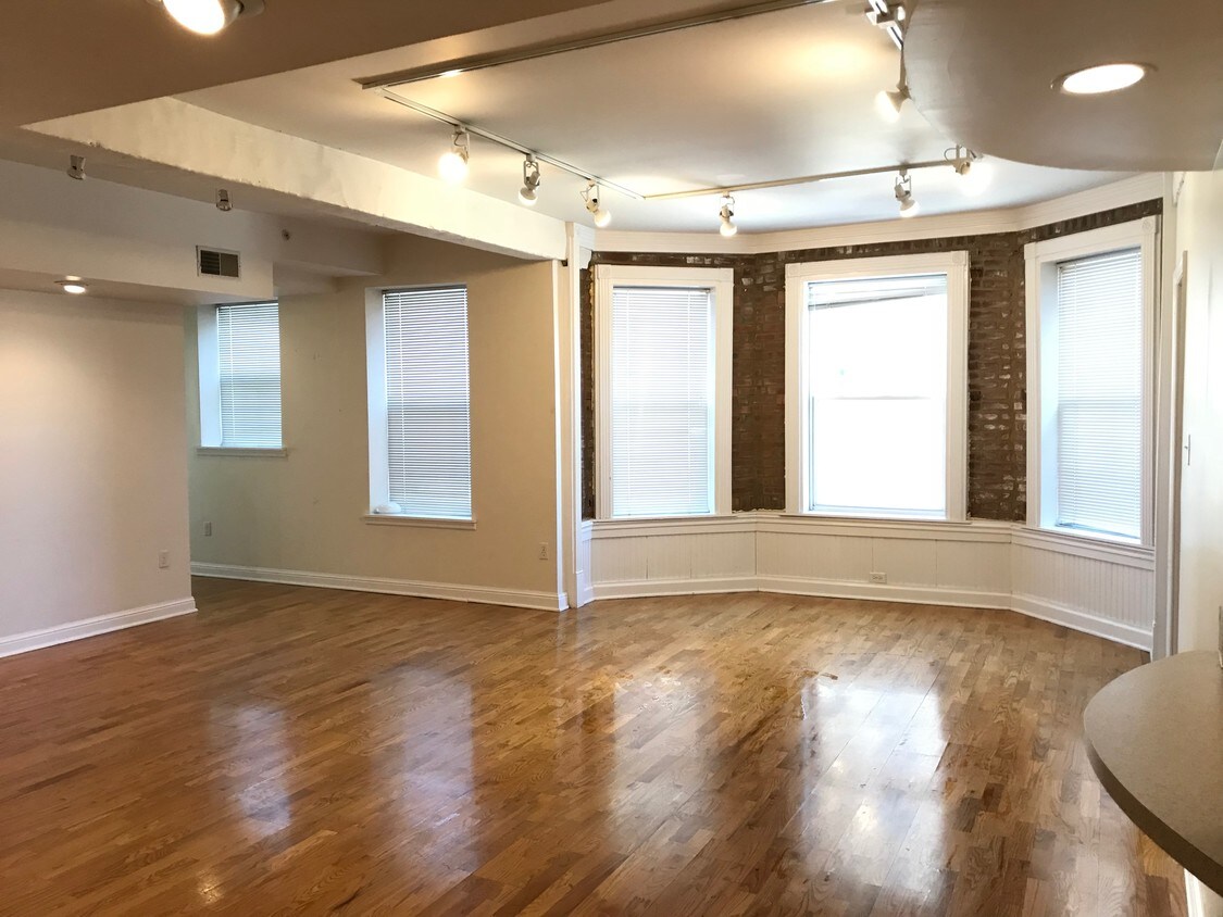 Living/Dining Room - 4954 W Pine Blvd
