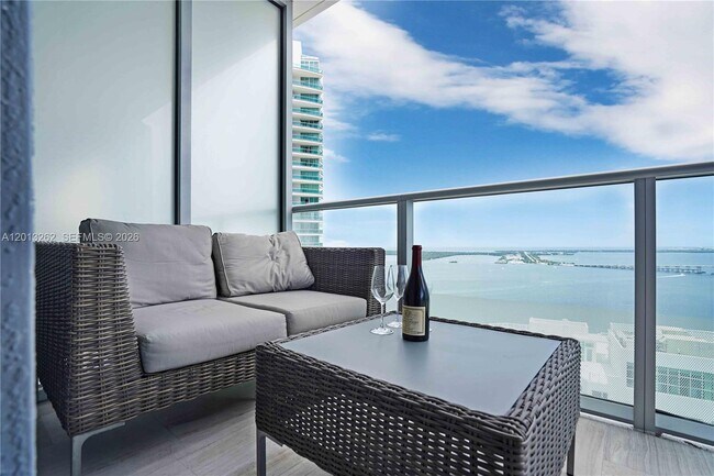 Foto del edificio - 1300 Brickell Bay Dr