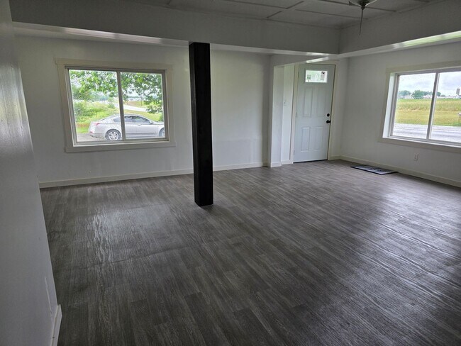 Foto del edificio - 5610 US 20