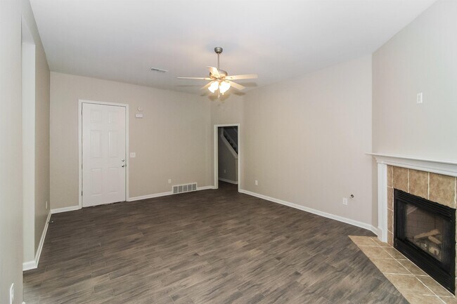 Foto del edificio - 8541 Shady Elm Dr