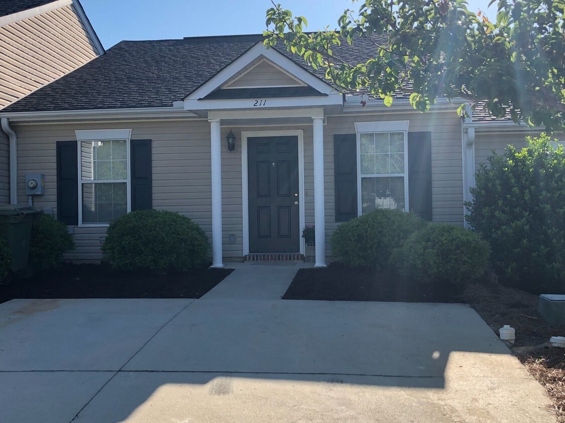 211 Elders Pond Cir, Columbia, SC 29229 Condo for Rent in Columbia