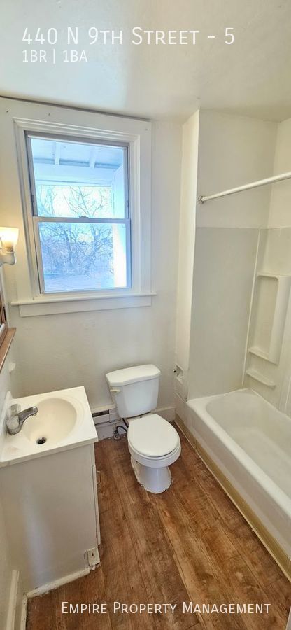 Foto del edificio - 3rd Floor: 1 Bedroom/1 Bathroom Apartment ...