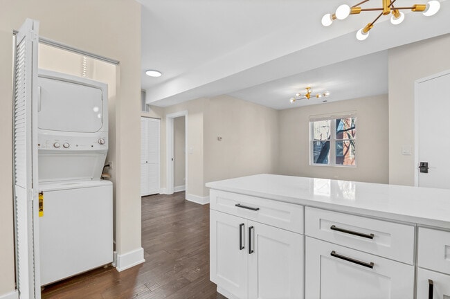 Foto del edificio - 6144 N Lakewood Ave