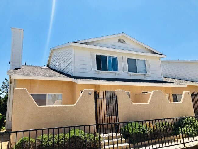 Building Photo - 1109 Beechdale Dr