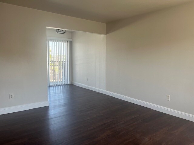 Foto del edificio - 556 N Lincoln Ave