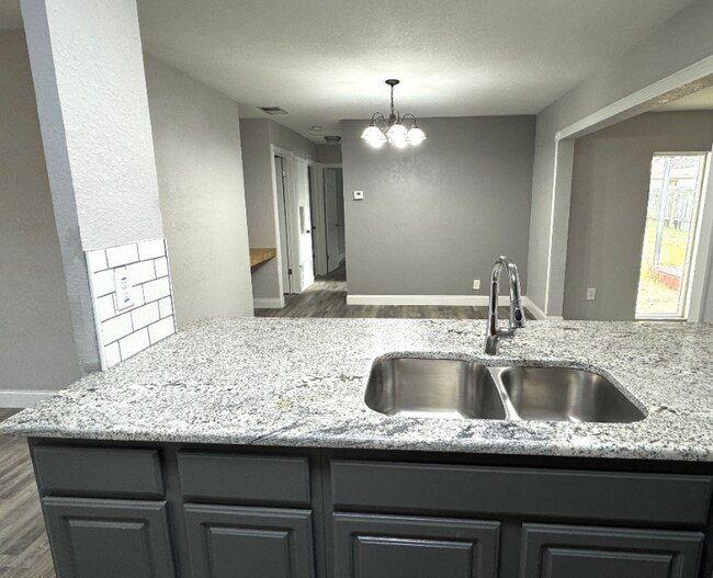 Foto del edificio - 3606 Versailles Dr