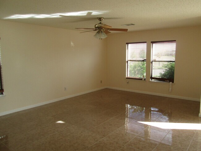 Building Photo - 1367 Lakeside Loop
