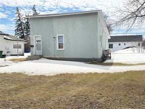 Building Photo - 17 4 Ave SW