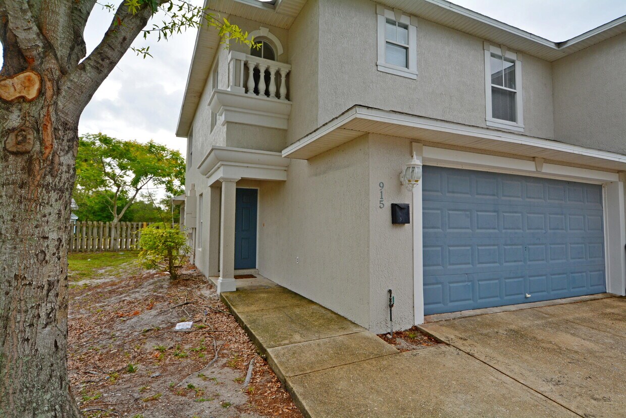 Foto principal - 915 Twisting Branch Ct