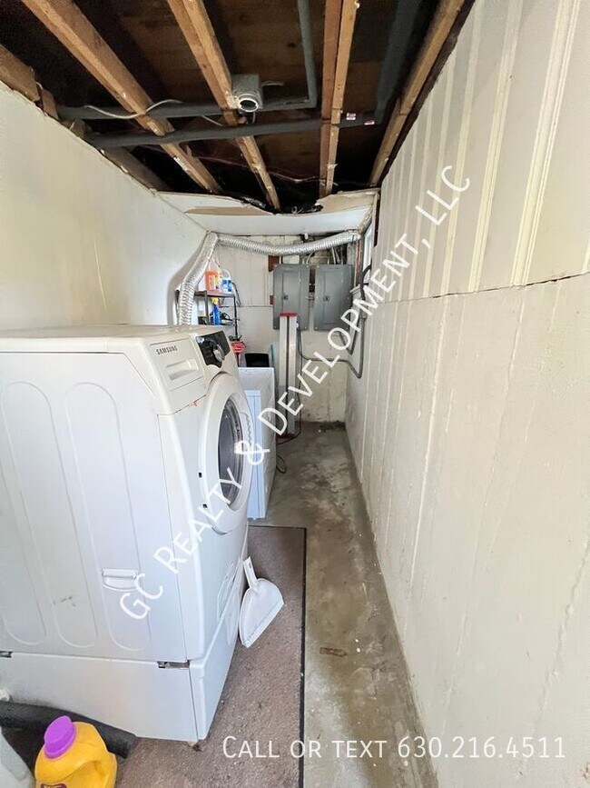 Building Photo - ***JEFFERSON PARK / 2 BDRM - 1 BTH / CENTR...