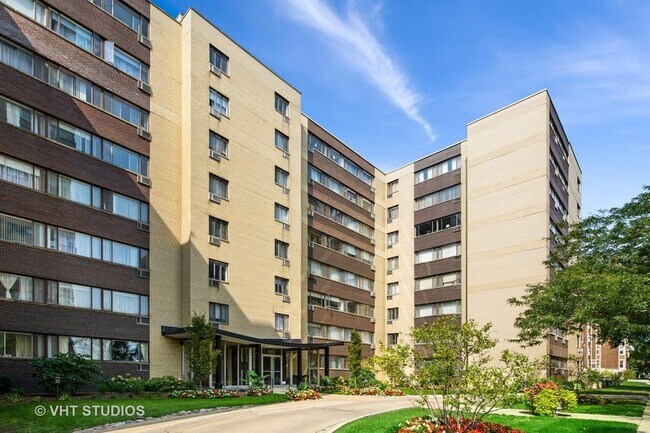 Exterior - 6300 N Sheridan Rd