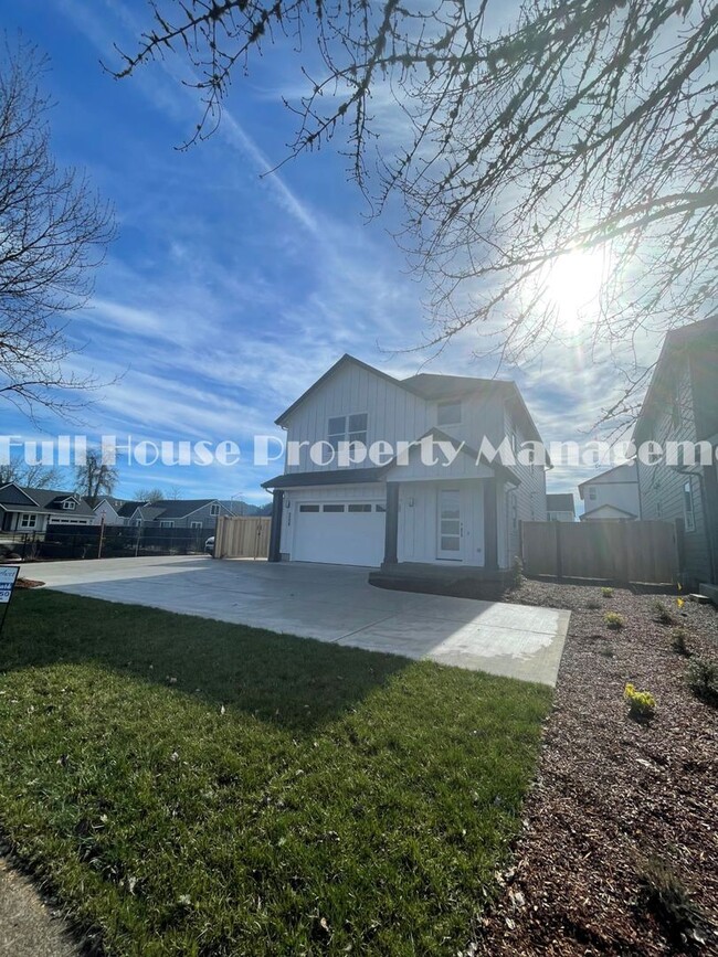 Building Photo - 4 br, 2.5 bath House - 5329 Highbanks Rd