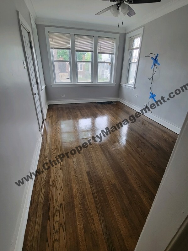 Foto del edificio - 6838 S Maplewood Ave