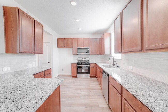Kitchen - 9307 Central Pl
