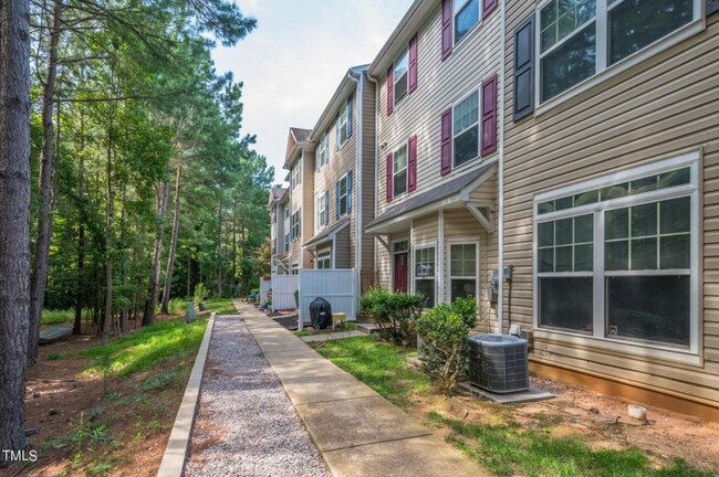 Walkway 2 - 2230 Valley Edge Dr