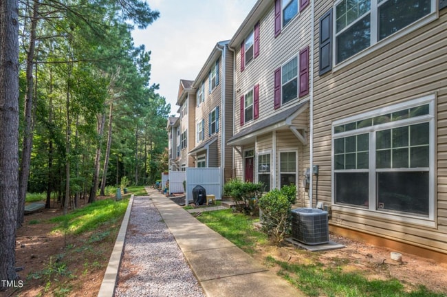 Walkway 2 - 2230 Valley Edge Dr