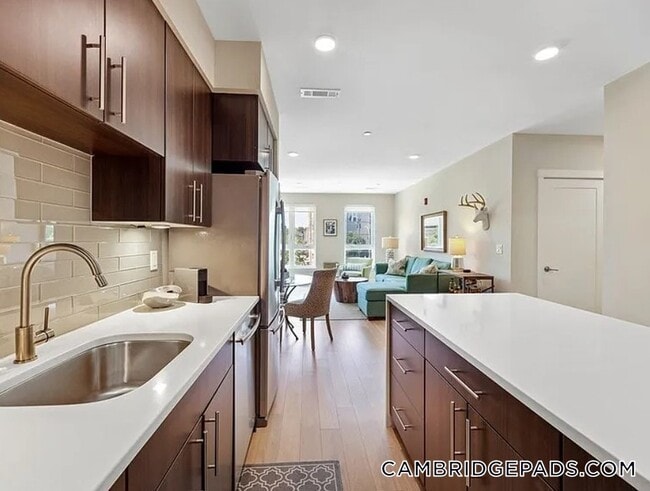 Foto del edificio - 1975 Massachusetts Ave