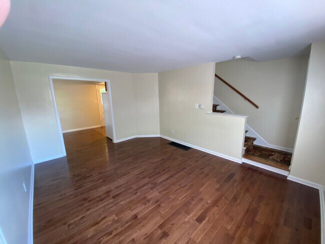 Building Photo - 48 E Stafford Ave